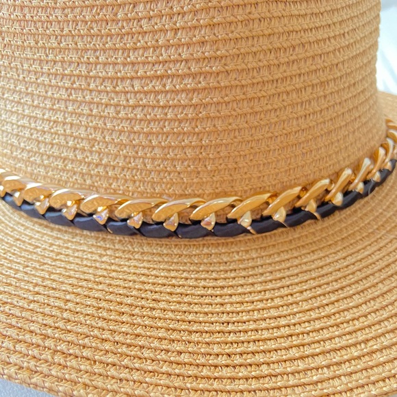 Adorable hat perfect 👌🏽 One size - Picture 3 of 4